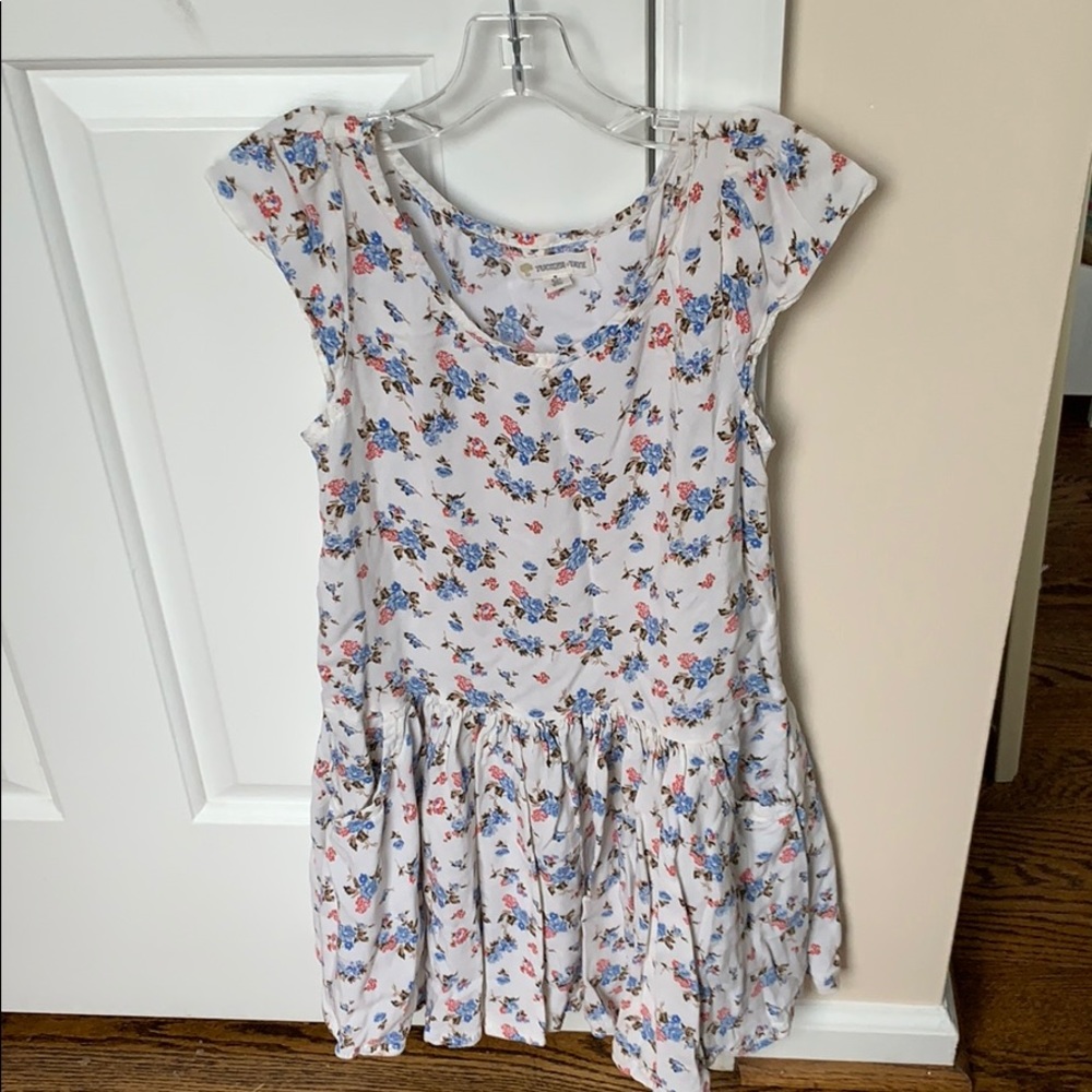 Cute casual girls dress! Light and fun!